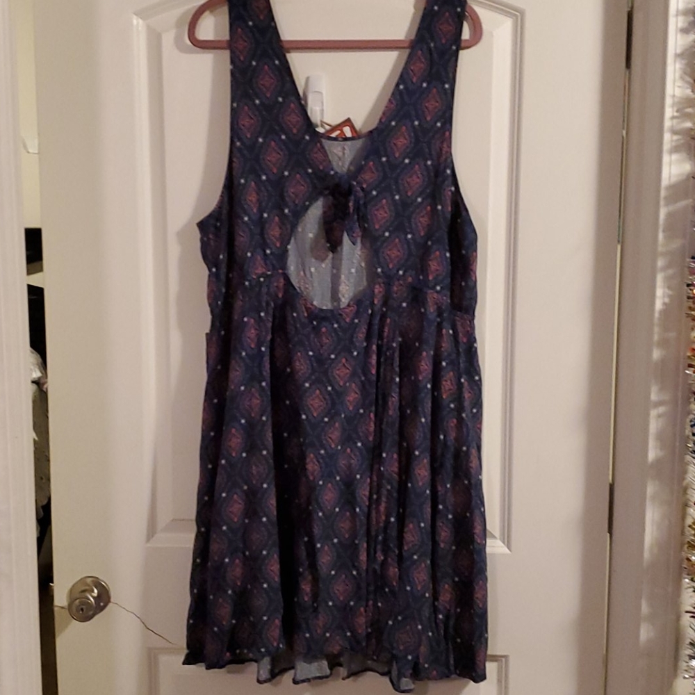 Dress - Picture 2 of 4